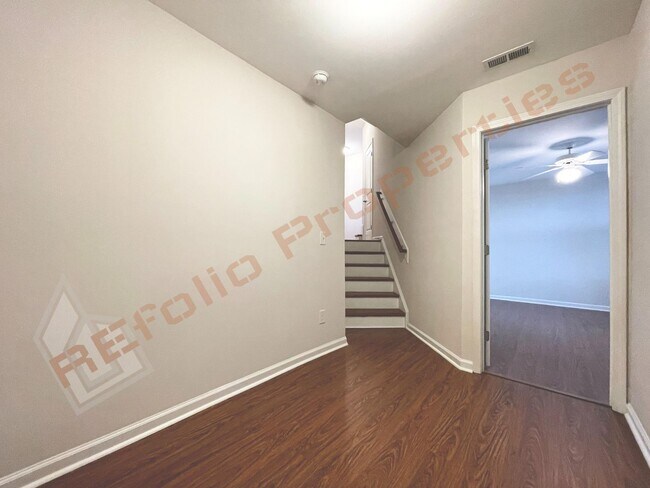 Building Photo - No Carpet! Beautiful 3-Story Townhome with...