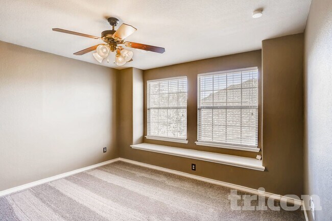 Foto del edificio - 5912 Chuck Wagon Ln