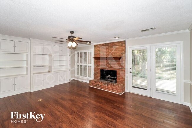 Building Photo - 8410 Walnut Tree Dr