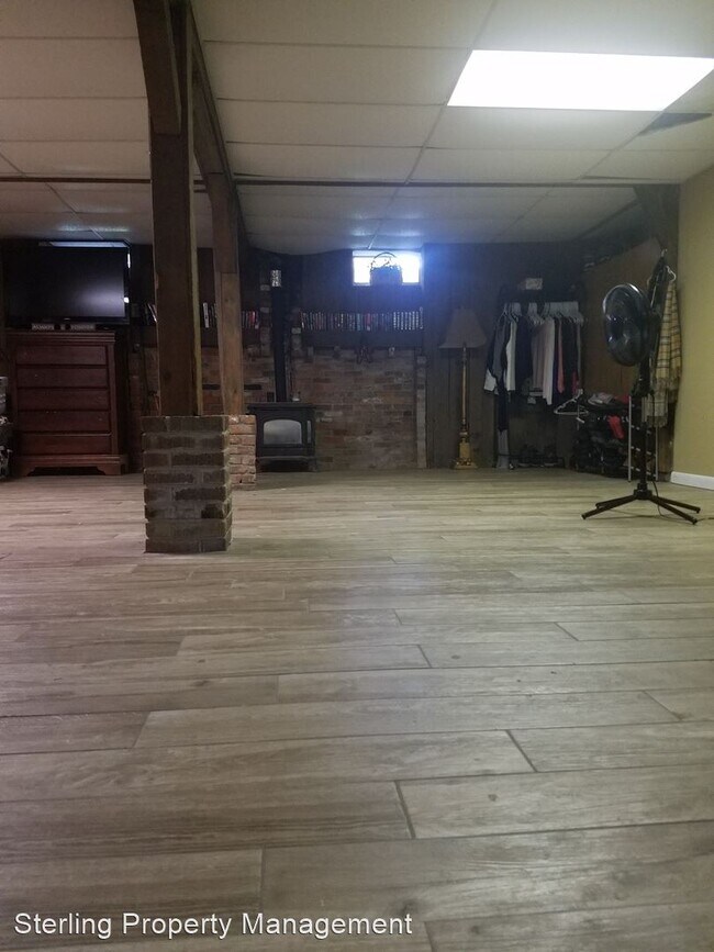Building Photo - 3 br, 1 bath House - 48 Scotch Pine Lane