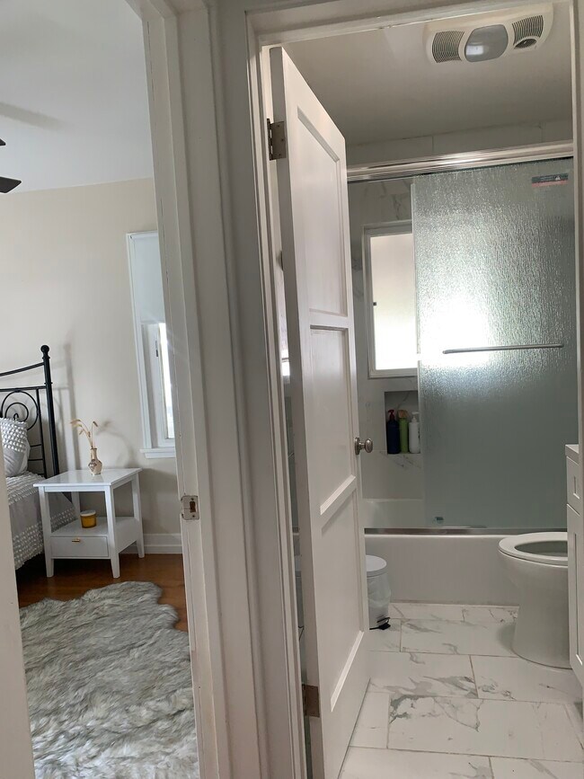 Foto del edificio - 467 E 44th Cir