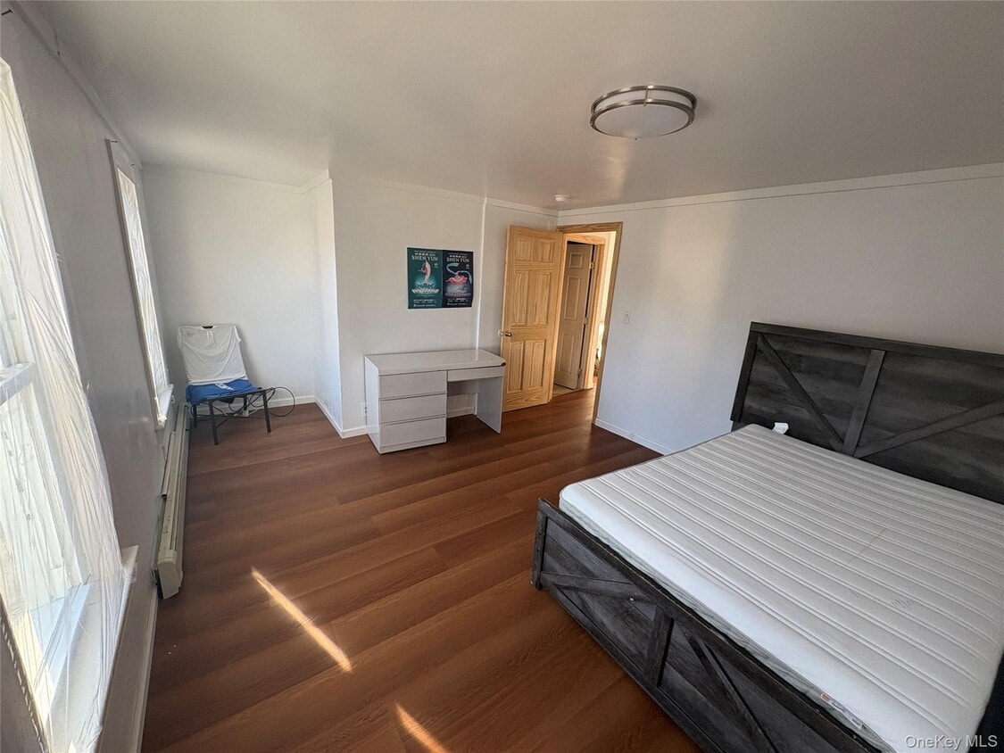 Building Photo - 203 W Main St