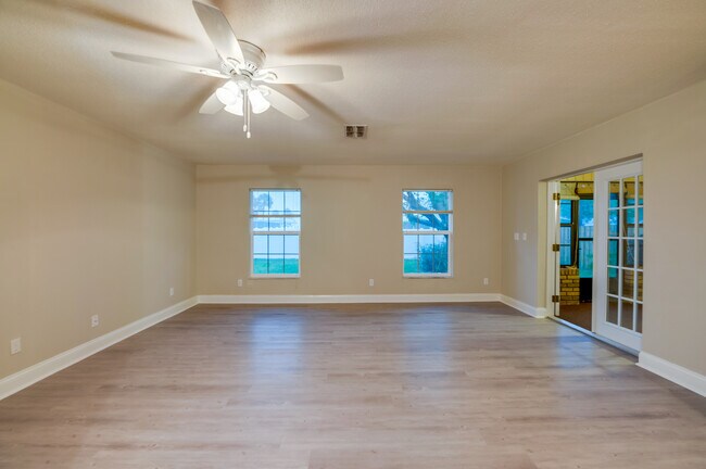 Building Photo - 1217 Mardrake Rd
