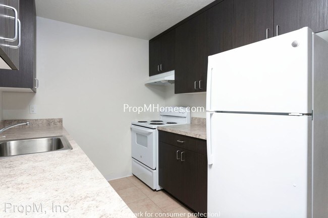 Building Photo - 15535 NE Glisan St