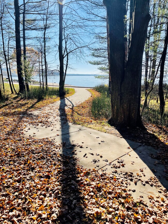 Fácil acceso a los senderos de tartas y Vasa - Oak Shore Commons