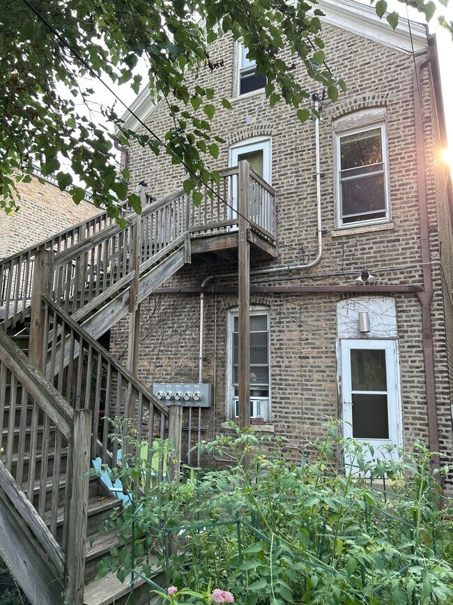 Foto del edificio - 862 N Hermitage Ave