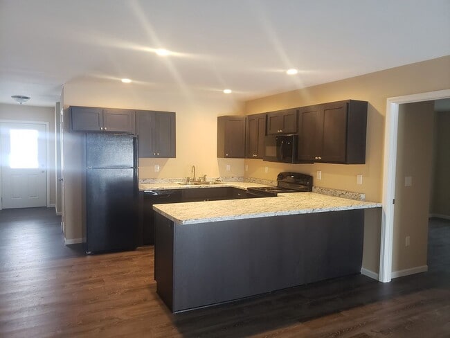 Building Photo - 2 Bedroom Duplex