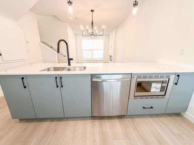 Building Photo - 2.0 bedroom in Edmonton Alberta T5L 2T4