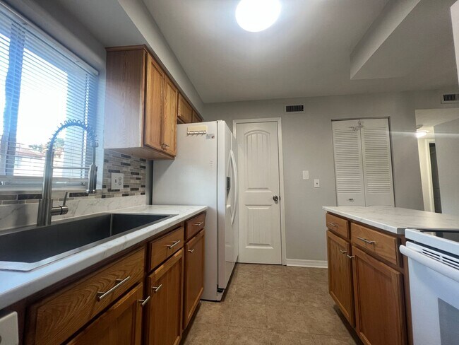 Foto del edificio - Rent Special for August 1 - Close to Downt...