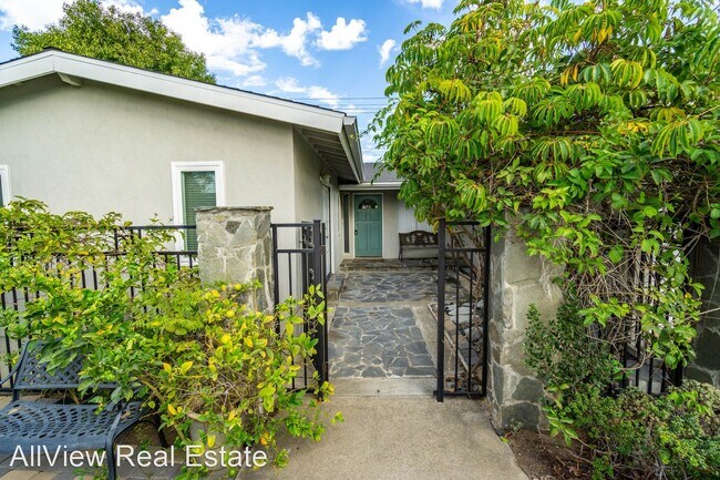 Building Photo - 4 br, 2.5 bath House - 3174 Gibraltar Aven...