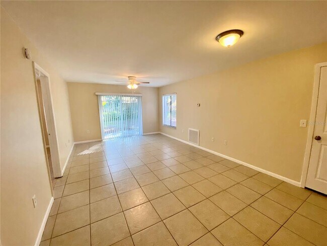 Building Photo - 421 Slumber Ln