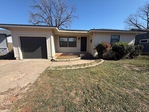 Building Photo - 633 Woodlawn Dr