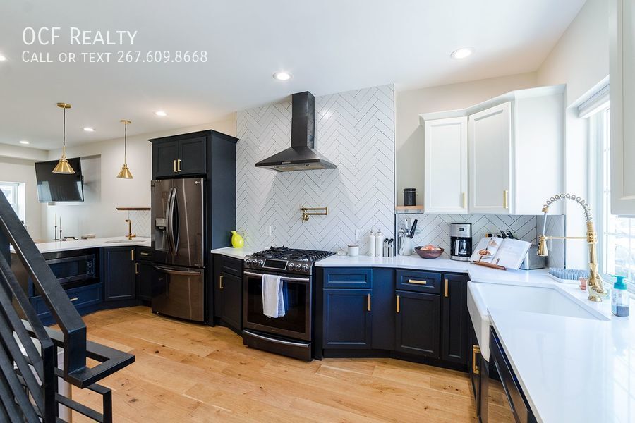 Primary Photo - Gorgeous Fishtown Home