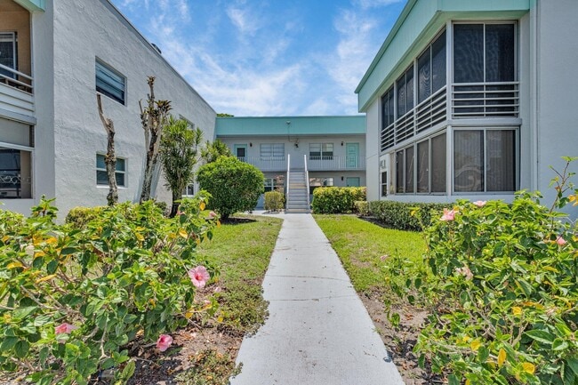 Building Photo - 392 Monaco Ct