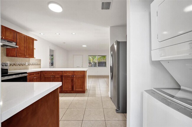 Foto del edificio - 30 SW 8th St