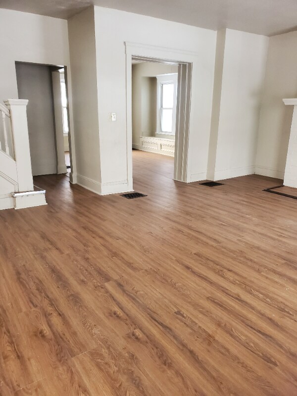 Foto del edificio - 1378 E 94th St