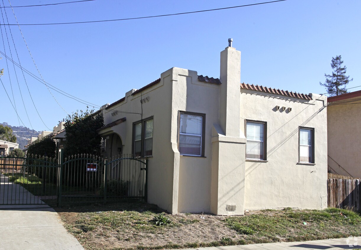 Primary Photo - 3512-3518 Quigley St