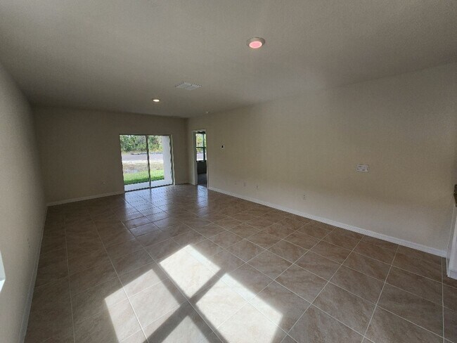 Building Photo - Venetian Bay 3 bedroom 2 bath home with 2 car garage available