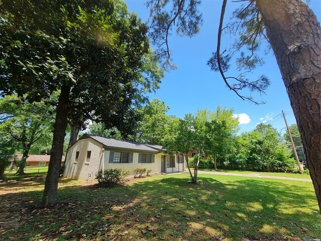 Building Photo - 1128 Karen Rd
