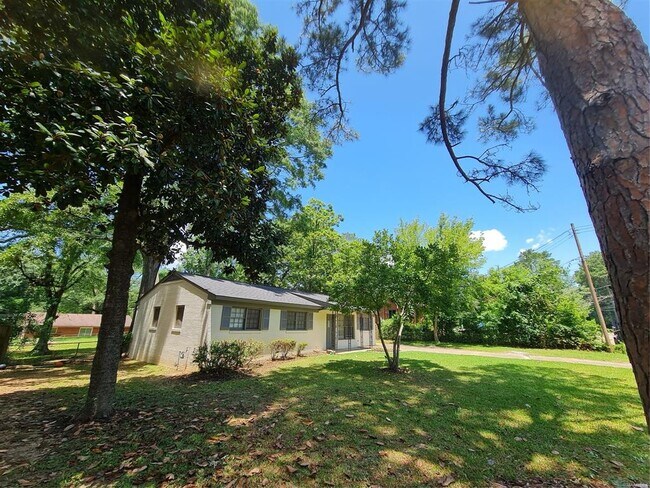 Foto del edificio - 1128 Karen Rd