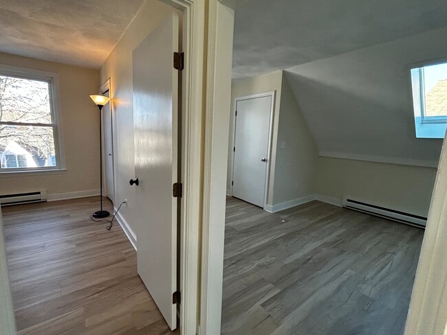 Building Photo - 53 Hale St