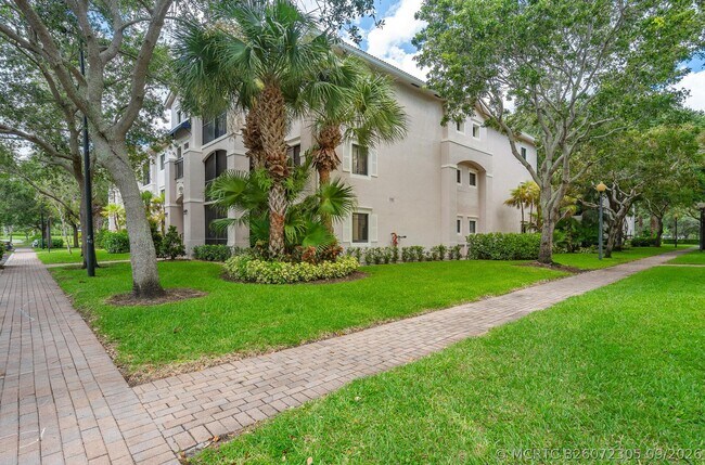 Building Photo - 3021 Alcazar Pl