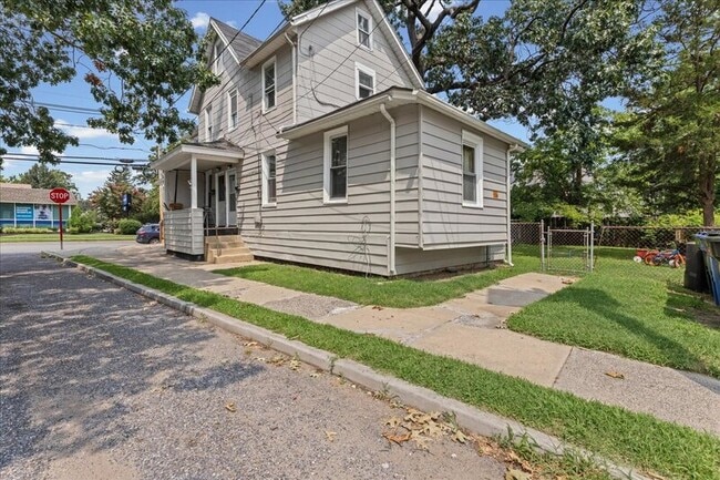 Building Photo - 601 Wesley Ave