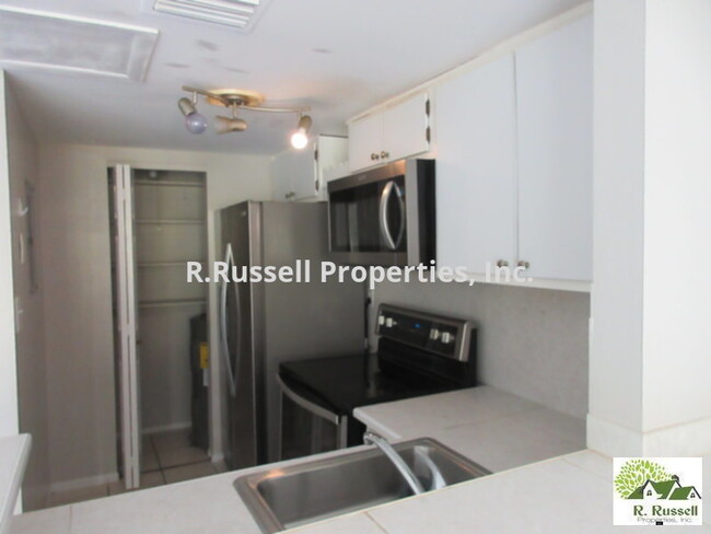 Foto del edificio - Sandy Cove ground floor 1 bedroom 1 bath -...