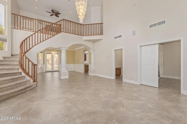 Building Photo - 589 N Acacia Dr