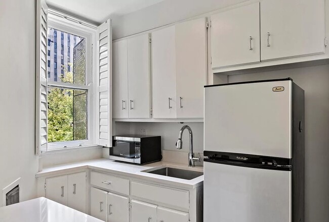 Building Photo - 60 E Scott St