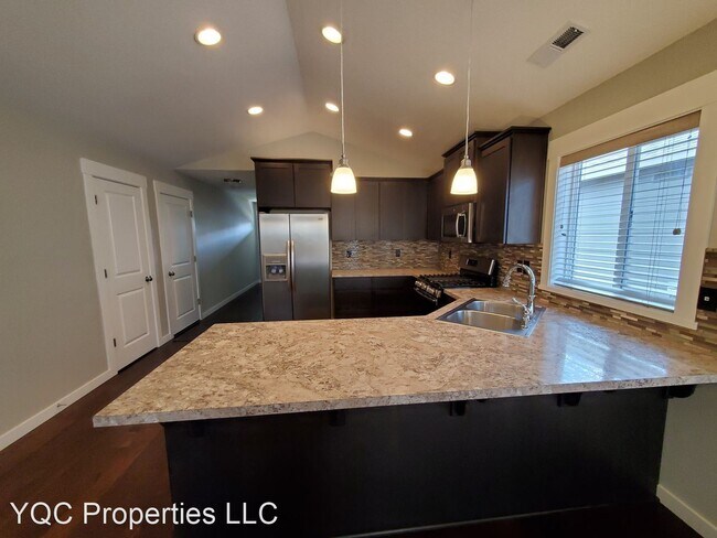 Foto del edificio - 2 br, 2 bath House - 1009 NE 10th Street