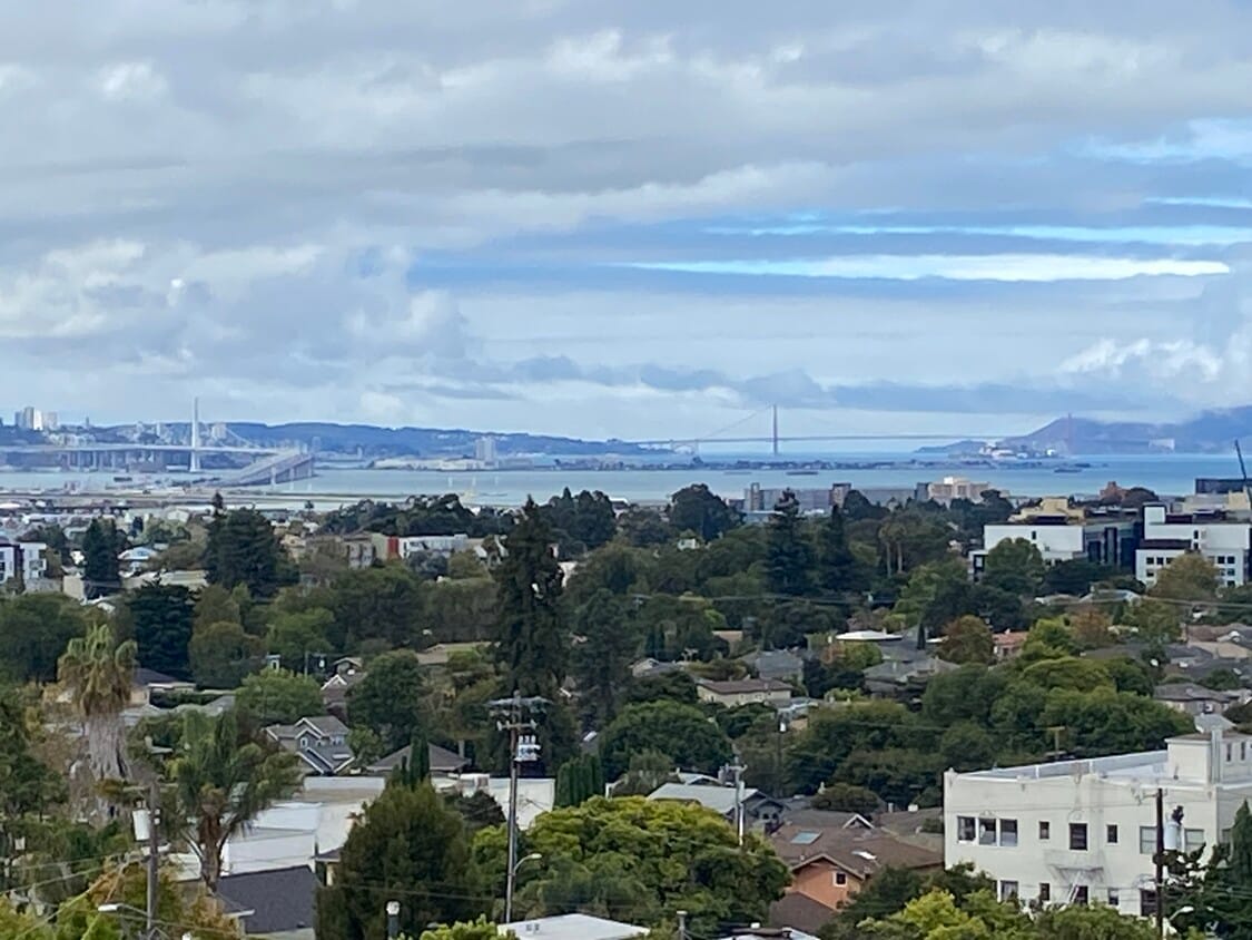 Stunning view of 3 bridges from living room - 5340 Broadway Ter