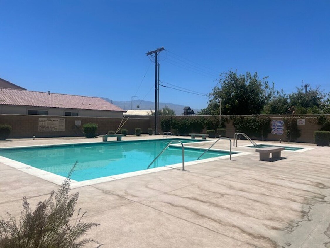Foto del edificio - Gated Community with Community Pool