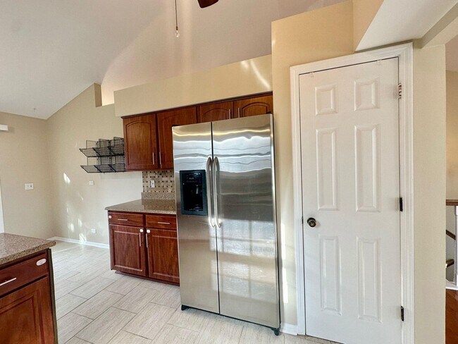 Foto del edificio - 612 Orrington Ct