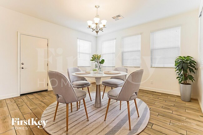 Building Photo - 6926 E Butte St