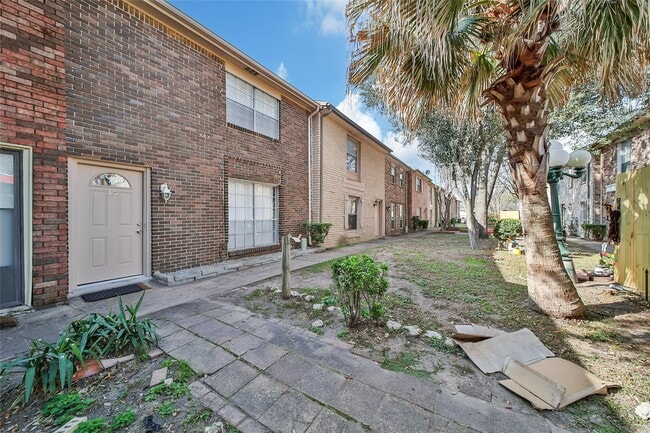 Building Photo - 1403 Blalock Rd