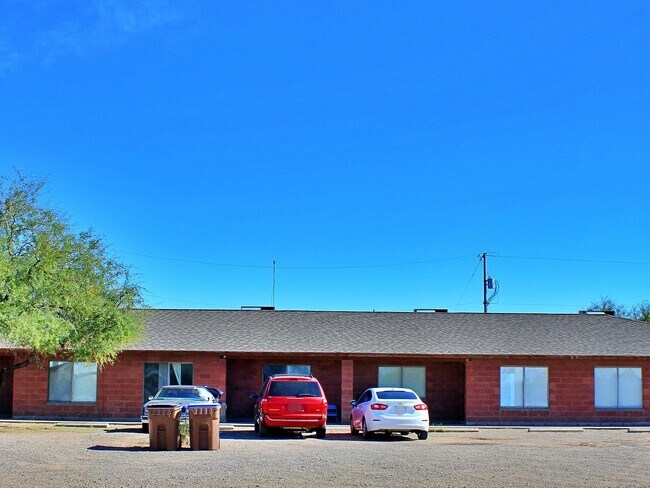 Building Photo - 4025 N Estrella Rd
