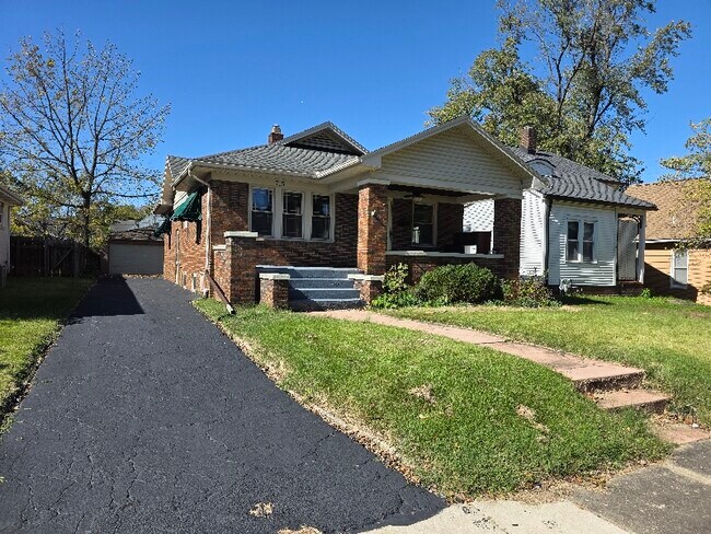 Foto del edificio - 715 S Rotherwood Ave