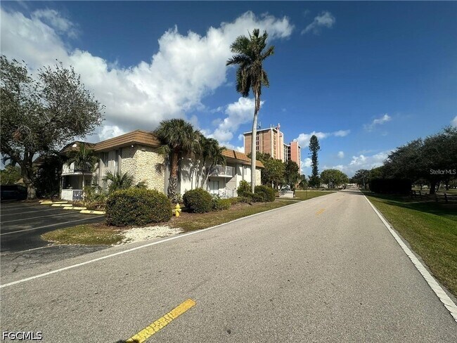 Building Photo - 1830 Maravilla Ave
