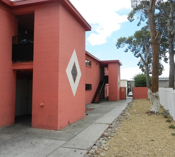 Building Photo - 3842 Royal Crest St