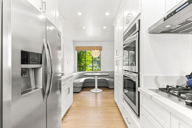 Building Photo - 434 Wynola St