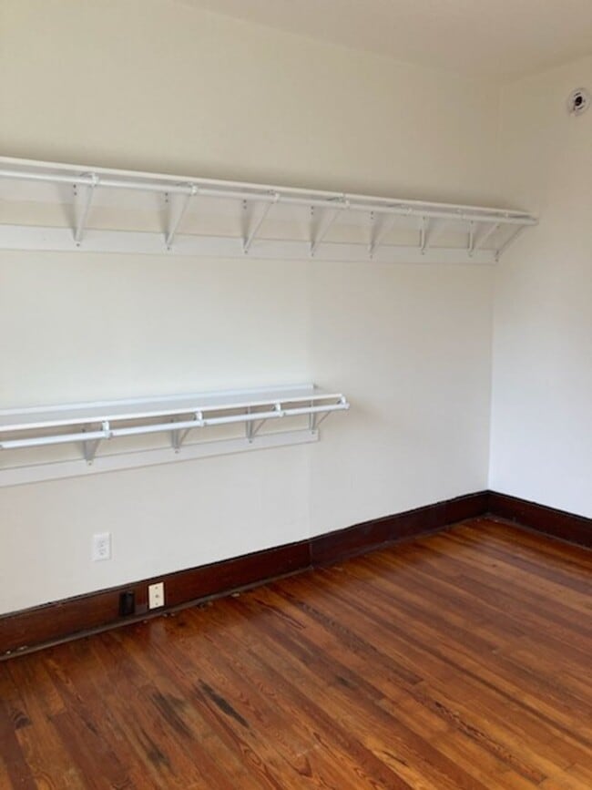 Building Photo - Maryville 37804 - COMING SOON! 1 bath stud...