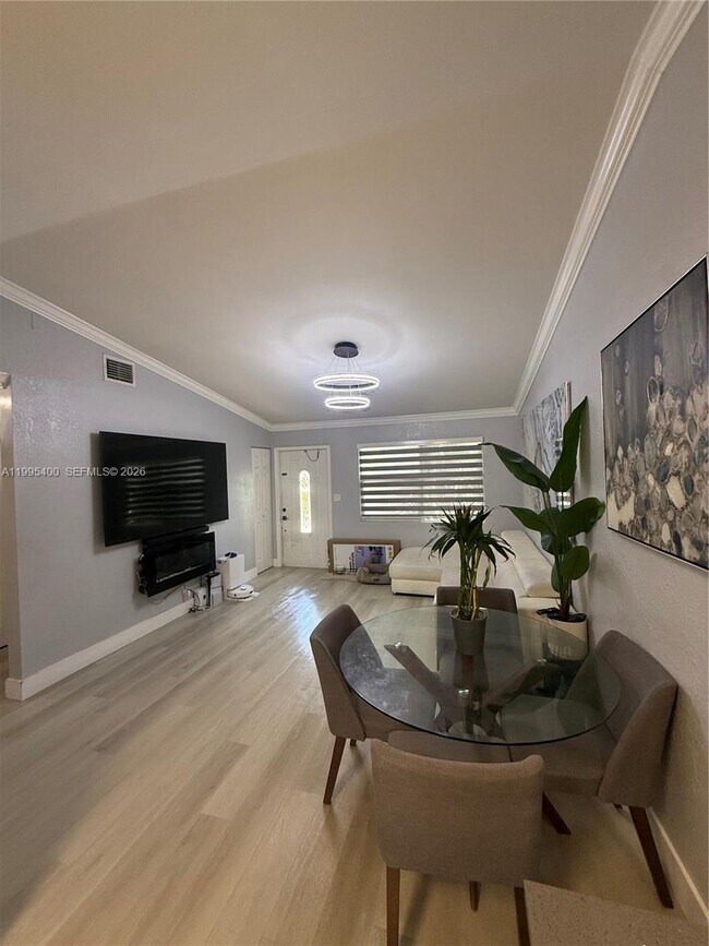 Foto del edificio - 328 NW 47th St