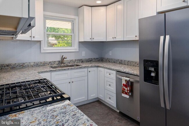 Foto del edificio - 236 MacKintosh Dr