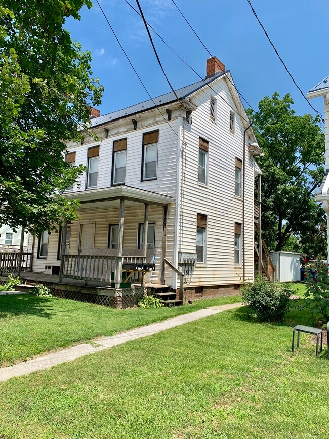 221 High Street, Apt 4 - Front - 221 High St