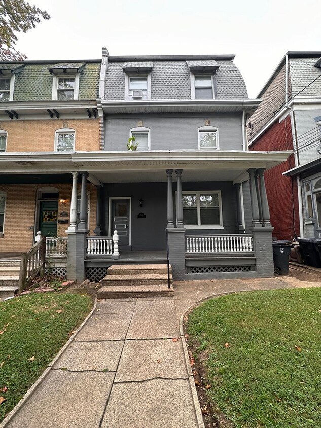 Primary Photo - 2 Bedroom, 1 Bath apartment