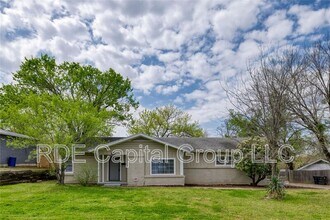 Building Photo - 1604 Weiler Blvd