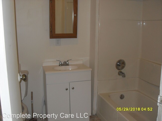Building Photo - 2 br, 1 bath House - 1722 S Daly