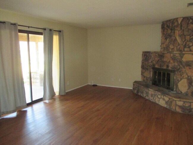 Foto del edificio - 42375 Thornton Ave