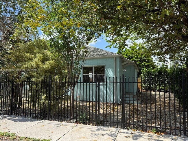 Building Photo - 294 NE 57th St